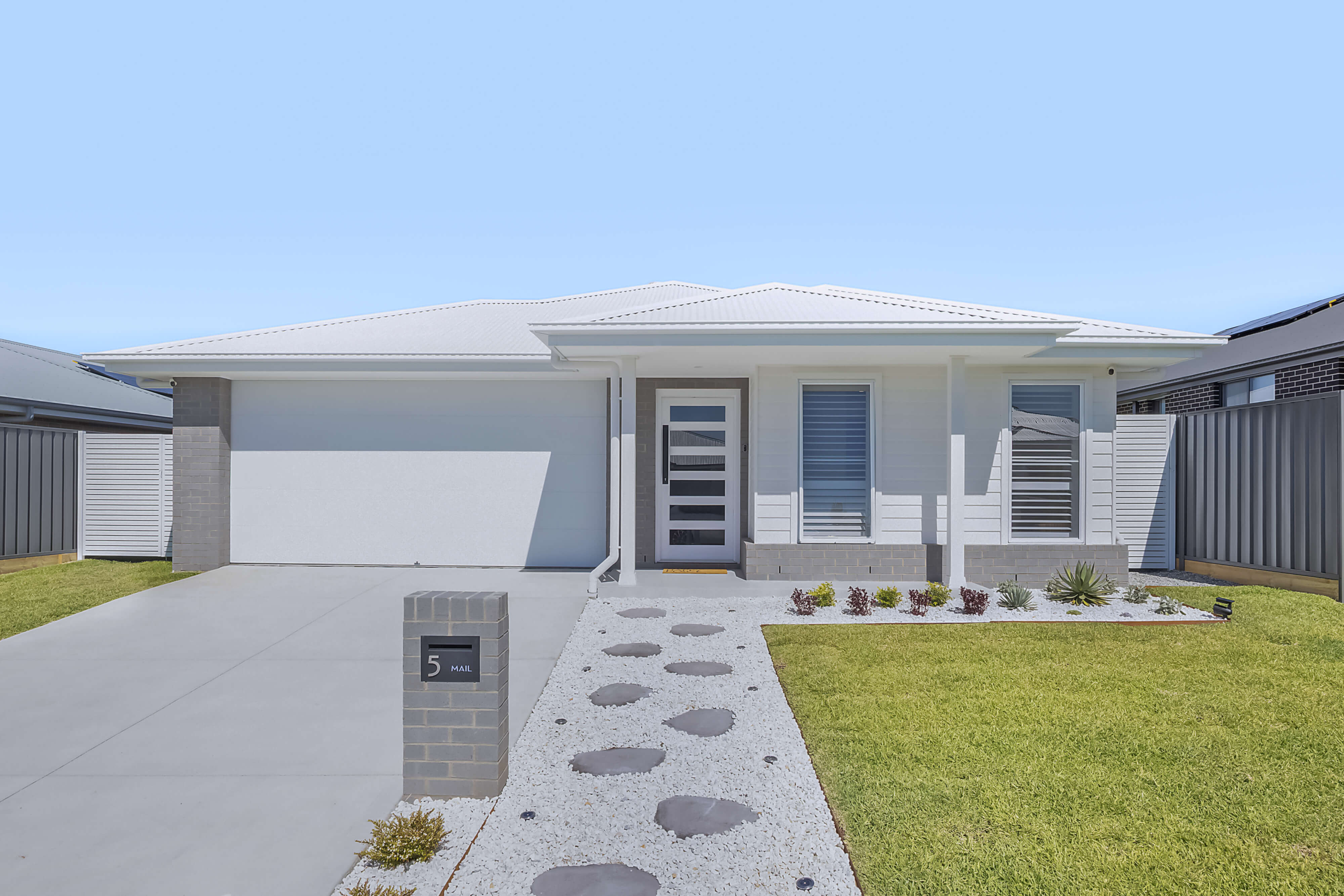 Murray's Beach Estate bottom image